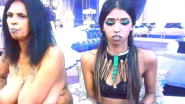 IndianSexySlender webcam