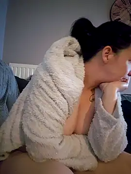 girlysensuelle (F milf) - 2 doigts chatte 2min