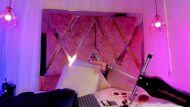 atenea_taylor_ (T young) - I SHOW MY  ASS HOLE 🥵 🍑