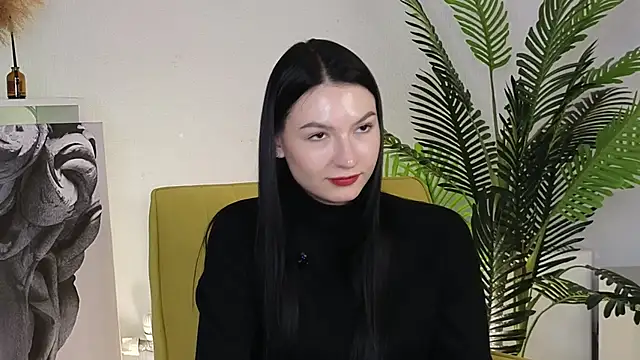 ElodiaMominee webcam