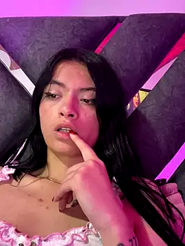 Webcam Model (LiaCollings)  is live.Free join now!