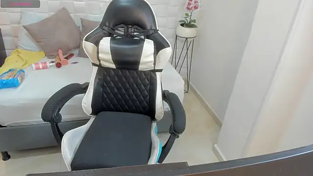 yulitza1025 - Yulitza1025's free webcam