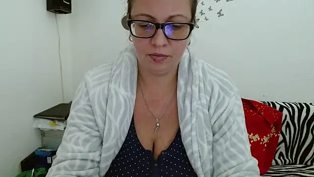 LadyHellene webcam