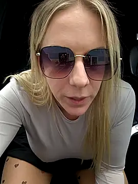 secret_couple_ (F young) - Show boobs + get a gift