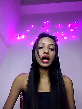 Webcam Model (Your-Kitkat)  is live.Free join now!