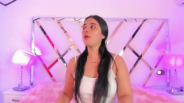 naughtysara20 webcam