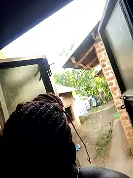 Black_juicy24 webcam