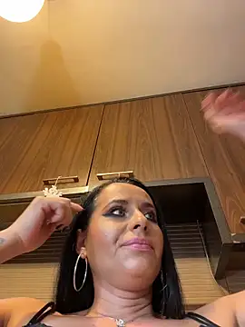 Hotmomcheckk_ webcam