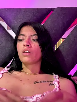 Webcam Model (LiaCollings)  is live.Free join now!