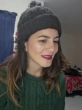 hanny_24 (F young) - play with my nipples in your face