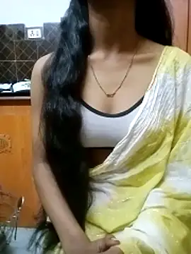 Webcam Model (Roja__)  is live.Free join now!