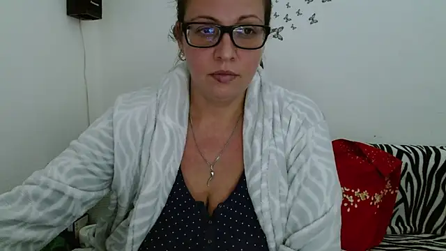 LadyHellene webcam
