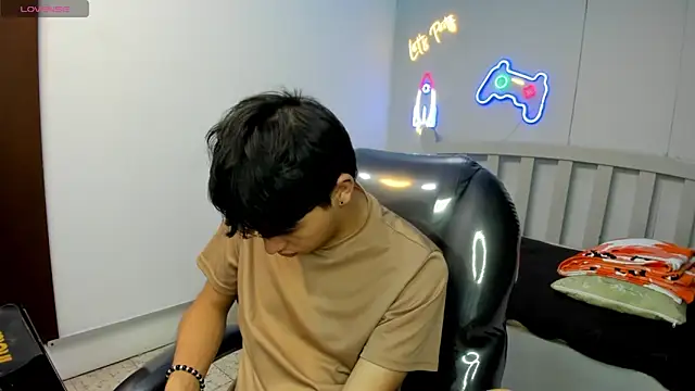 stiwentwink (M twink) - naked masturbation