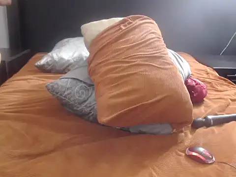 XHotJuicyBootyXX webcam