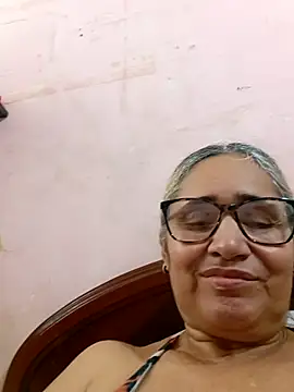 Webcam Model (_candi)  is live.Free join now!