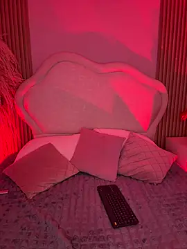 Webcam Model (Valeria_carter)  is live.Free join now!