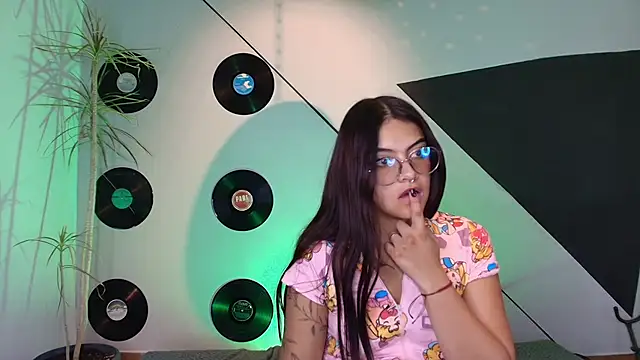 Lilith_and_Khloe webcam