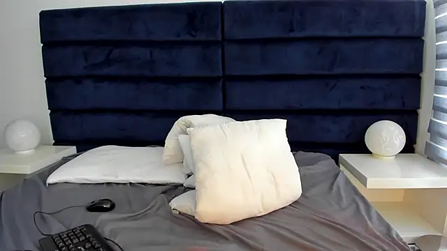 melanie_roux__ webcam