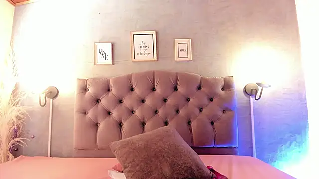 MeridaLane webcam stripchat model stream image