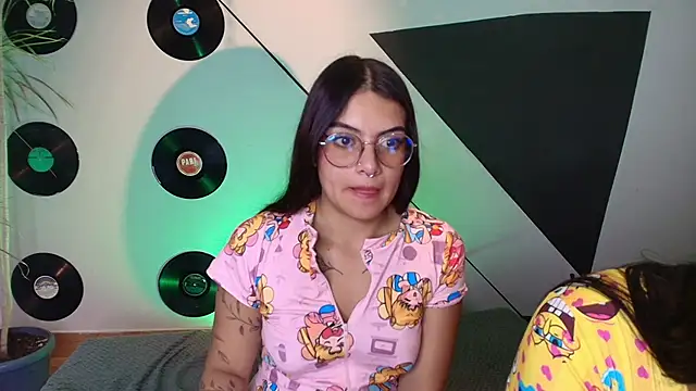 Lilith_and_Khloe webcam