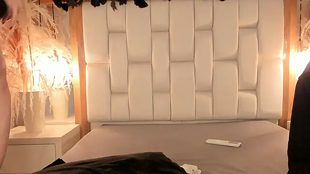 Daphne_And_Roger webcam