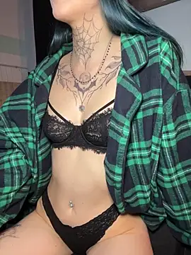 Webcam Model (Miiaaa-)  is live.Free join now!