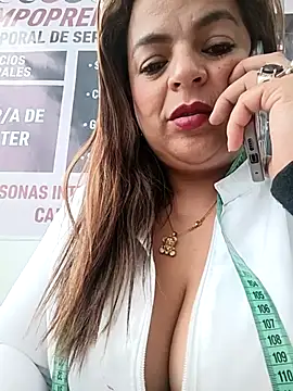 mia-glow - Mia-Glow's free webcam - UK Sex Cams