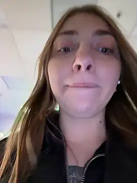 sunny___bunny (F young) - Spread pussy wide in store 💦😈