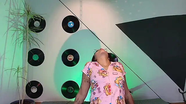 lilith_and_khloe - Lilith_and_Khloe's free webcam - UK Sex Cams