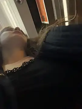 kittyqueeny (F young) - remove cute pants and play with wet puss