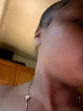 Webcam Model (Realwetpussy)  is live.Free join now!