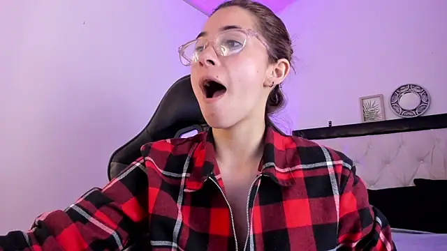 Sara_Roades webcam stripchat model stream image