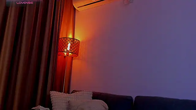 AlessandraCrystal webcam