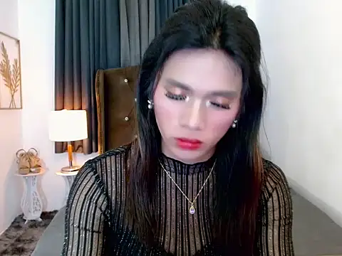 hollyyumiloove webcam