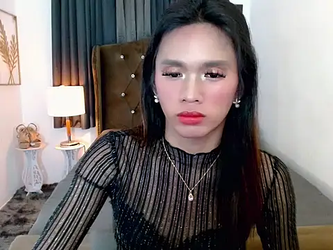 hollyyumiloove webcam