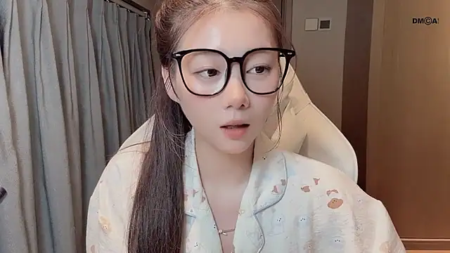 Makinghappymyself_ webcam