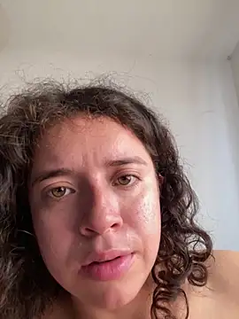 Lucy_YupiSweet webcam