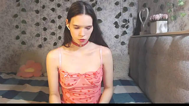 Nicole-Petite webcam