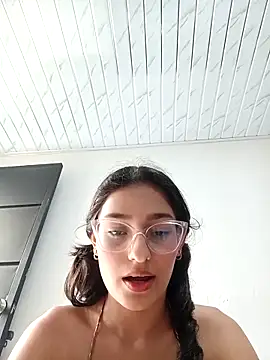 ary-18 (F teen) - Ride dildo outdoor