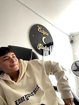 Webcam Model (nico_18x)  is live.Free join now!