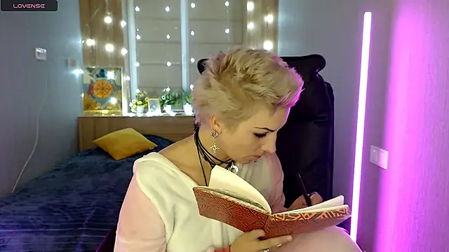 Sweet-n-Strong webcam stripchat model stream image