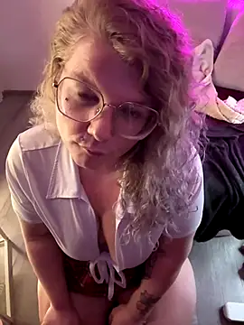 CurvyAnonymousGirl89