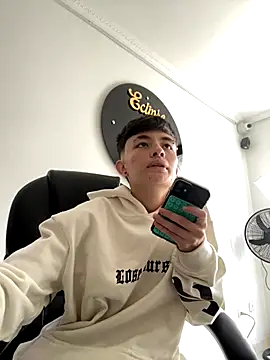 Webcam Model (nico_18x)  is live.Free join now!