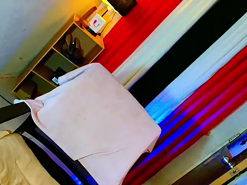 HOLLYWOOD_QUEEN_88 webcam