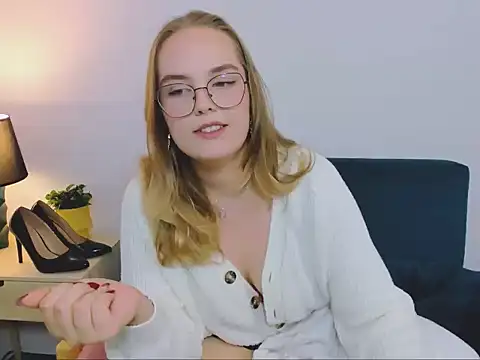 AliceCrazy69 webcam stripchat model stream image