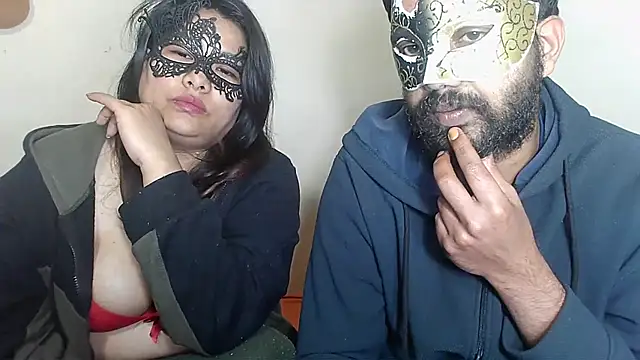 Cutehornycouples webcam