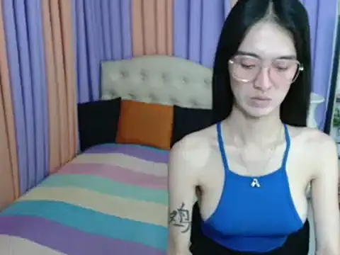 XxTsUncutAskaxX webcam