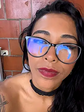 Emma__cumlovee webcam