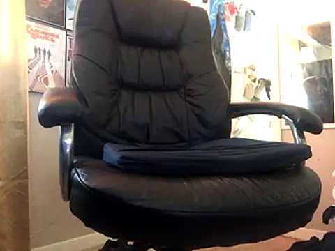 Thickwhitetight webcam