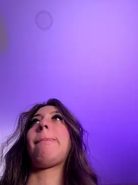 Webcam Model (Mavii_)  is live.Free join now!